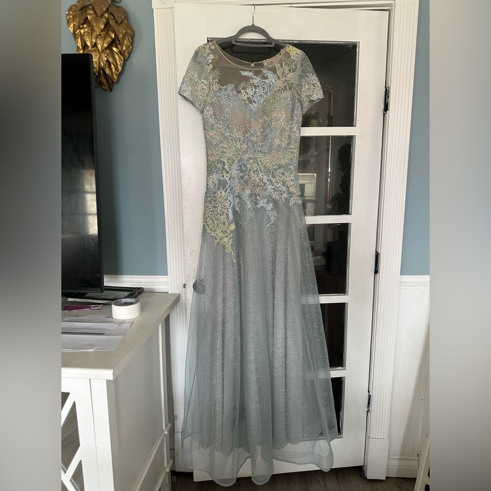 ✔️#78B BNWT ALEXANDER BY DAYMOR EMBELLISHED FLOOR LENGTH GOWN #964